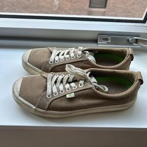 Cariuma "OCA low" sneakers